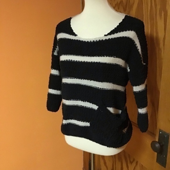 3 for 20 $ bundle Rewind Fuzzy striped sweater with cute stash pocket - Picture 5 of 10